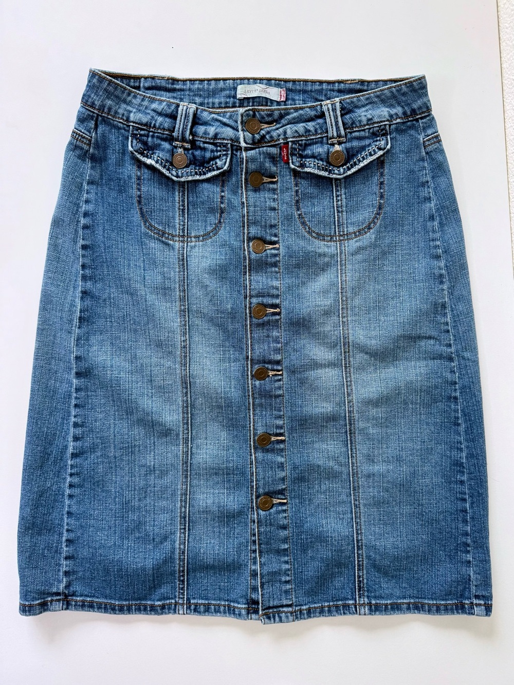 VTG Levi’s Button Front Midi Denim Jean Skirt A-Line Flap Pockets 2007 Size 6